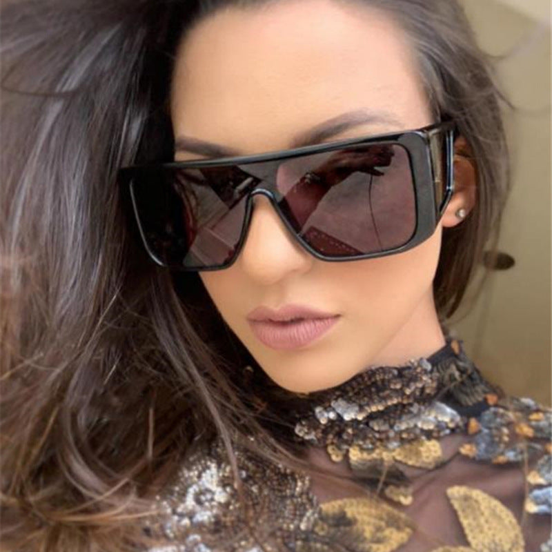 Sunglasses with a Retro Design Featuring Multiple Mirror Surfaces