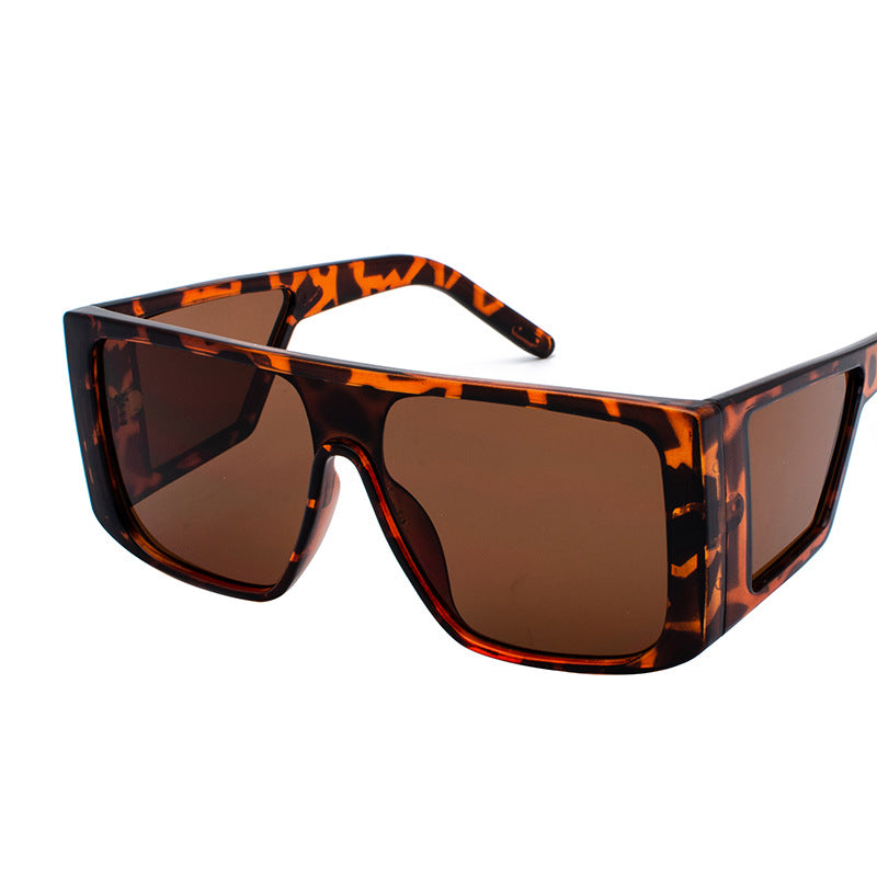 Sunglasses with a Retro Design Featuring Multiple Mirror Surfaces